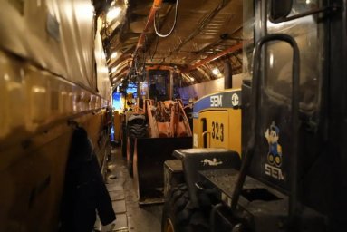 Мощные погрузчики доставлены с Сахалина бортом МЧС на Камчатку 2