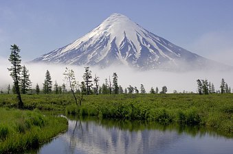 Извержение вулкана Крашенинникова привлекает внимание туристов на Камчатке 1