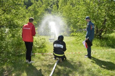 Школьники на Камчатке прошли пожарную эстафету и маршрут выживания в «Школе безопасности» 2
