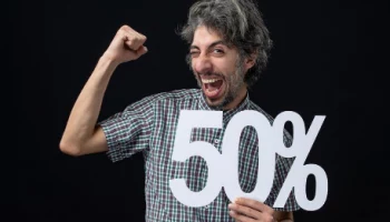 Требует признать недействительным увеличение аванса по контракту прократура в Петропавловске-Камчатском