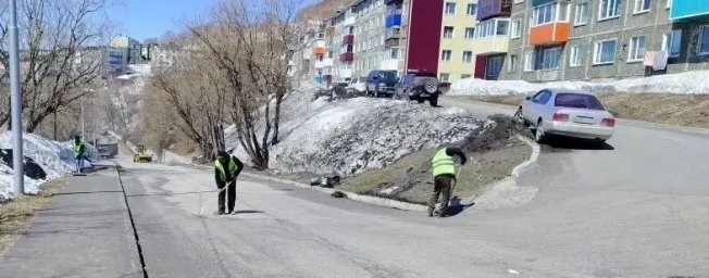 Ежедневно занимаются уборкой городских территорий дорожные службы Петропавловска-Камчатского 3