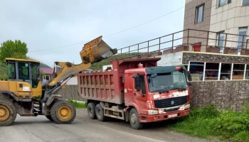 Спецтехника и бригады ручного труда сегодня убрали песок и мусор на улицах Кавказская, Чубарова, Строительная, Кирпичная, Партизанская Спецтехника и бригады ручного труда сегодня убрали песок и мусор на улицах Кавказская, Чубарова, Строительная, Кирпичная, Партизанская