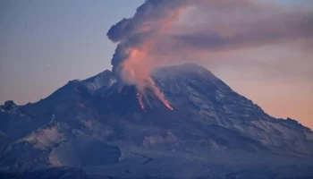 Жителям и гостям Камчатки рекомендуют воздержаться от посещения вулканов Шивелуч и Ключевской