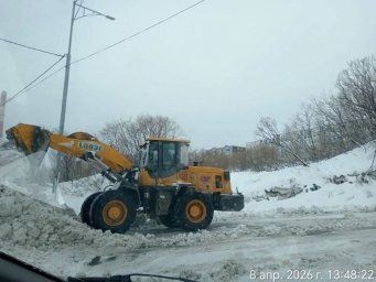 Продолжают ликвидировать наледь и вывозить снежные массы дорожные службы Петропавловска-Камчатского 1