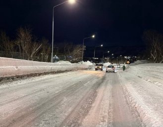 Масштабные работы по расчистке и вывозу снега осуществлялись ночью в Петропавловске-Камчатском 3