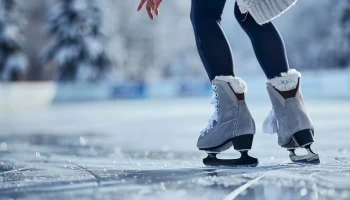 Как кататься на коньках, чтобы избежать травм, рассказали в МЧС Камчатки