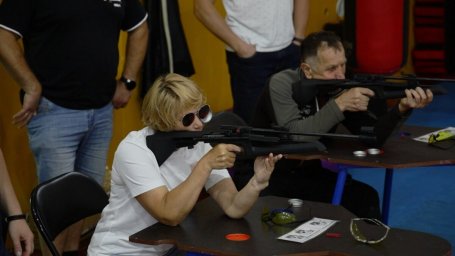 Активных представителей «серебряного» возраста наградили фитнес-браслетами на Камчатке 1