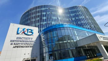 Пострадавшую от нападения медведя туристку доставили в Центр хирургии имени Вишневского с Камчатки Пострадавшую от нападения медведя туристку доставили в Центр хирургии имени Вишневского с Камчатки
