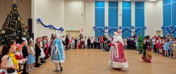 Первая новогодняя елка главы города прошла в Петропавловске-Камчатском 11