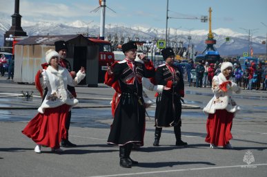 Пожарные Камчатки отметили 375-летний юбилей большим шоу 43