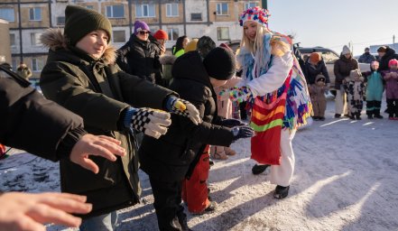 Огни ещё шести праздничных ёлок зажглись в столице Камчатки 4