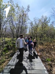 Камчатские школьники приняли участие в строительстве экотропы в парке Ойкумена 14