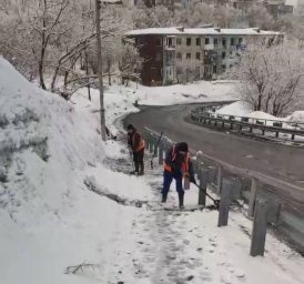 Дорожные службы продолжают работать без остановки в столице Камчатки 5