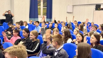 Школьники освоили азы кибербезопасности на «Уроке цифры» от «Авито» в Елизово на Камчатке Школьники освоили азы кибербезопасности на «Уроке цифры» от «Авито» в Елизово на Камчатке