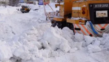 Инспекцию работ дорожных служб по очистке внутриквартальных проездов провел глава Петропавловска-Камчатского