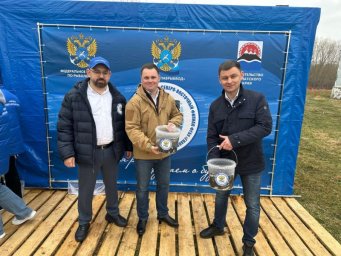 Мальков лосося, выращенных при поддержке граждан, выпустили в реку на Камчатке 0