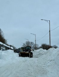 Плановая расчистка и вывоз снежных масс с внутриквартальных проездов и придомовых территорий идет в столице Камчатки 0