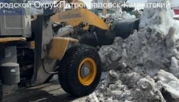 Город день за днём: продолжает освобождаться от снега столица Камчатки