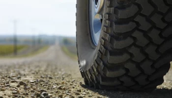 На Камчатке автоледи через суд добилась компенсации за повреждение автомобиля камнями из-под колес