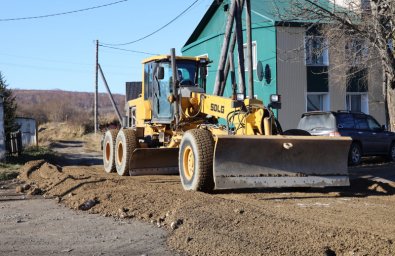 Ремонт переходного покрытия дорог местного значения ведётся в посёлке Раздольном на Камчатке 3 Ремонт переходного покрытия дорог местного значения ведётся в посёлке Раздольном на Камчатке 3