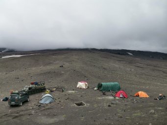 На Камчатке спасатели возобновили поиски туриста, пропавшего на Ключевском вулкане осенью 2021 года 0