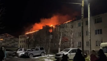 Пожар в трехэтажном доме тушили пять часов на Камчатке