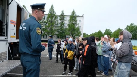 День открытых дверей прошел в спасательном центре МЧС России на Камчатке 3