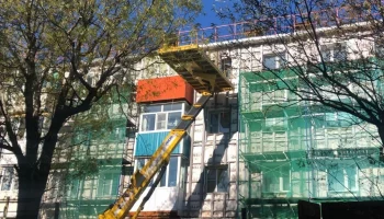 Дом на ул. 50 лет Октября в столице Камчатки получил новую крышу