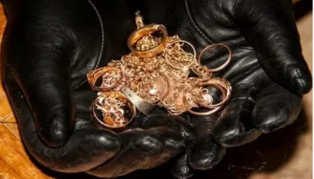 Условные сроки получили ограбившие покойницу жители Камчатки Условные сроки получили ограбившие покойницу жители Камчатки