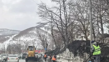 Техника работает круглосуточно на улицах Петропавловска-Камчатского