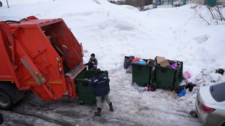 На эффективность работы по вывозу мусора влияют состояние дворовых проездов и парковки в Петропавловске-Камчатском 1