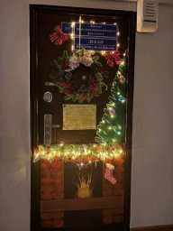 Конкурс на лучшее новогоднее оформление дверей прошел на Камчатке 1