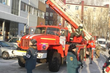 В доме быта «Камчатка» прошли плановые пожарно-тактические учения с эвакуацией людей 5