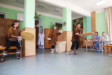 Интерактивную игру для маленьких пациентов тубдиспансера организовали депутаты камчатского парламента 8