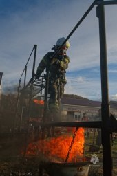 Состязания за звание лучшего звена газодымозащитной службы прошли в Вилючинском городском округе на Камчатке 10