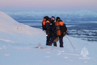 Учения: камчатские спасатели эвакуировали туриста со склона Козельского вулкана 6