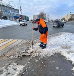 Работы по зимней уборке городской территории продолжаются в Петропавловске-Камчатском 7