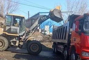 Комплексная уборка территорий и ремонт дорожного полотна продолжается в Петропавловске-Камчатском