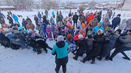 Торжественное открытие новой новогодней площадки с катком состоялось в городе Елизово на Камчатке 3