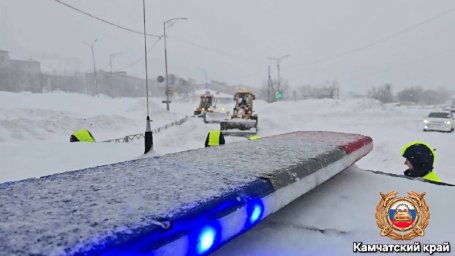 Четвертые сутки в экстремальных погодных условиях работает в усиленном режиме Госавтоинспекция Камчатки 2