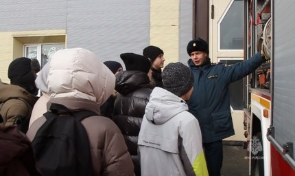 Камчатские школьники побывали в гостях у пожарных 0