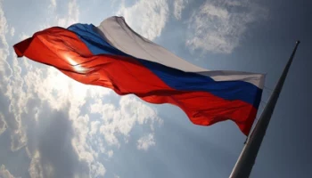 Новый учебный год в образовательных организациях Камчатки начался с поднятия флага и исполнения гимна России