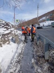 Круглосуточно работают на расчистке города коммунальные службы Петропавловска-Камчатского 1