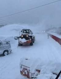 Работы по ликвидации снежных заносов продолжаются круглосуточно в Петропавловске-Камчатском 5