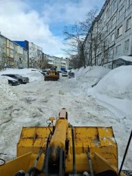Коммунальные службы продолжают бороться со снегом и льдом в Петропавловске-Камчатском 0