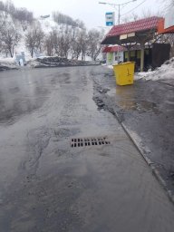 Работы по отводу талых вод с городских магистралей проводят в Петропавловске-Камчатском 3