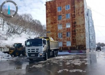 Продолжается круглосуточная расчистка улиц Петропавловска-Камчатского 6