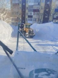 Расчистка и обработка проезжих частей пескосоляной смесью продолжаются в Петропавловске-Камчатском 4