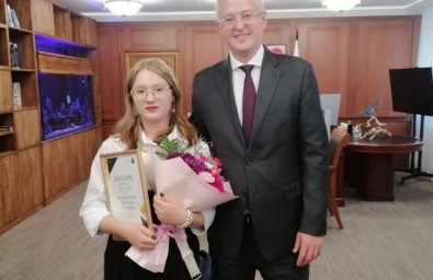 Школьницы из города Елизово удостоены стипендии губернатора Камчатского края 2