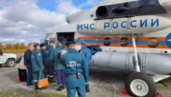 Вертолёт Ми-8 доставил в село Соболево на Камчатке специалистов, которые займутся восстановлением дороги